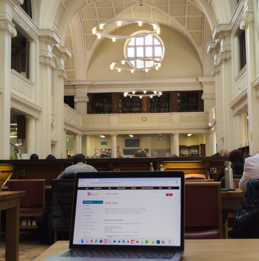 Universiteti i Bristolit, foto nga faqja zyrtare e universitetit në Facebook