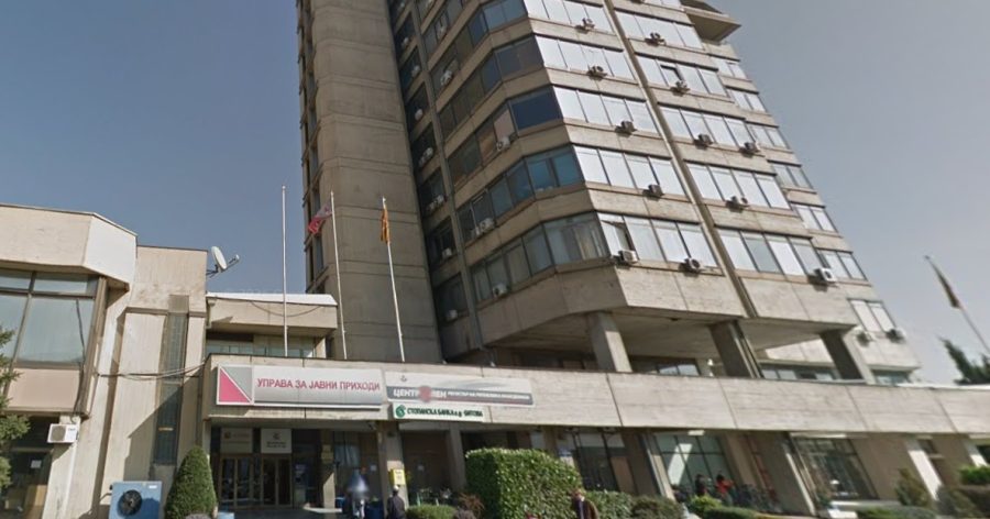 Протест пред УЈП – граѓани кои работеле во странство револтирани поради даночни известувања