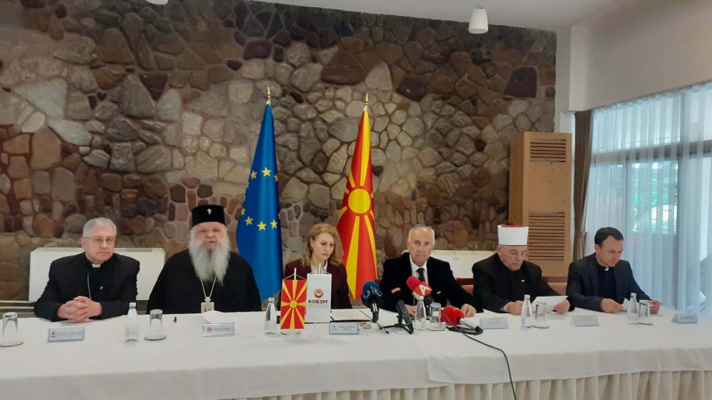 Верските заедници заеднички го осудија обидот за палење на синагогата во Скопје